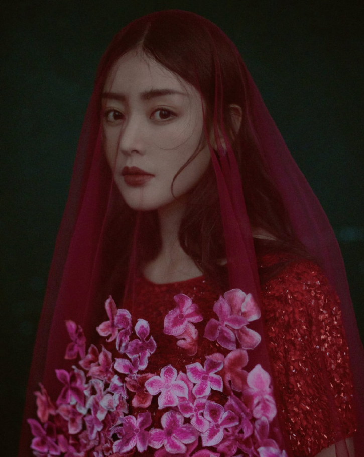 匡威这样搭裙子,张天爱怕是史上第一个,一般人都不敢这样穿