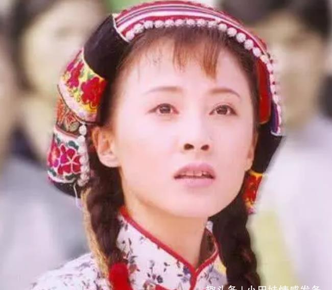 她31岁和导演闪婚,如今44岁素颜照曝光,美极了