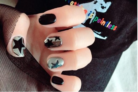 2019美甲图片最新款式,酷女孩霸气个性的学生指甲造型