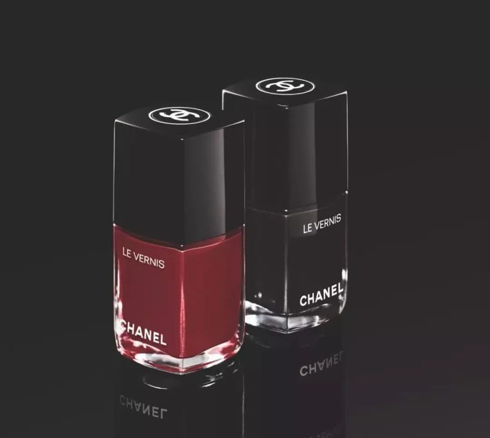 没想到周黑鸭的彩妆礼盒和香奈儿居然不分上下