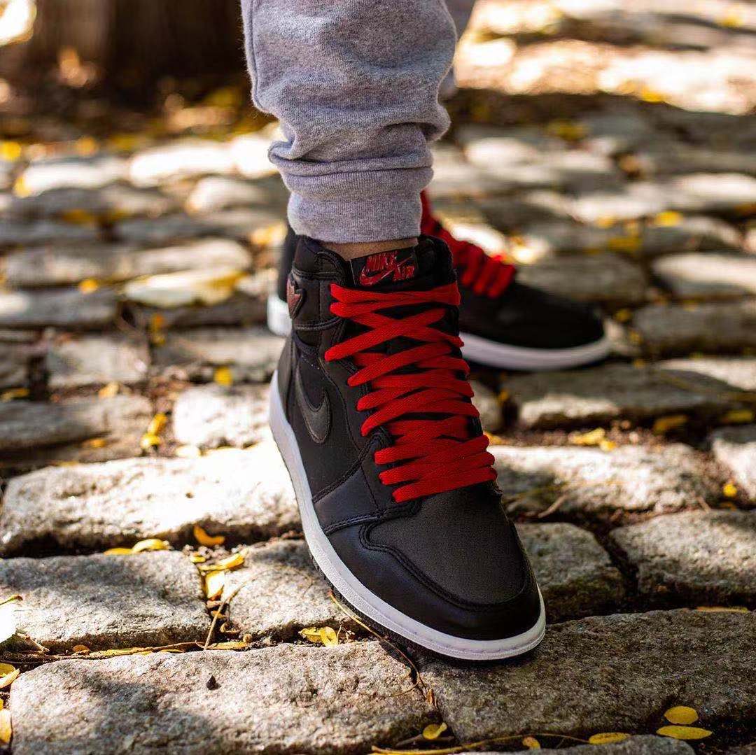 丝绸黑红色调!这双 Air Jordan 1 可还入你的眼?