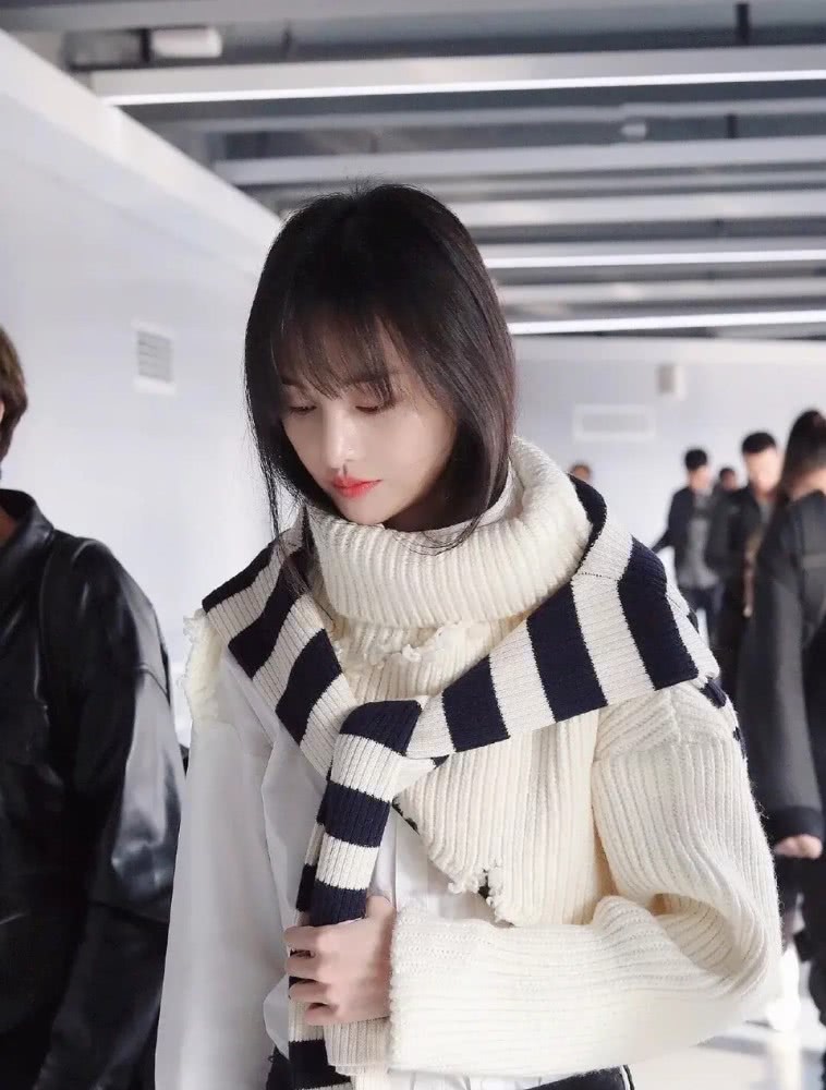 美女郑爽为张恒准备惊喜，烫卷发秀美腿太甜，乘热气球演绎浪漫大结局