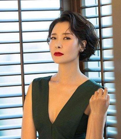 黑帮不敢惹的五位明星，表面看着温婉和善但背景强大到无法想象