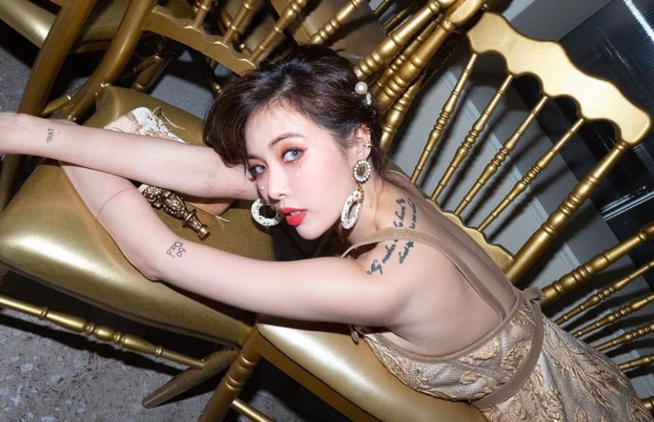 泫雅回归又美了,外行看“落泪妆”,内行看眼影!