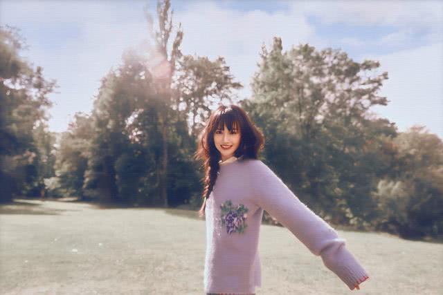 清纯美女郑爽毛衣造型唯美浪漫!岂料隔空撞上韩国当红女星孔孝真、金泫雅