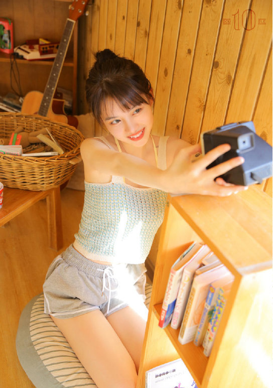 细长美腿美女模特室内阳光唯美诱惑图片