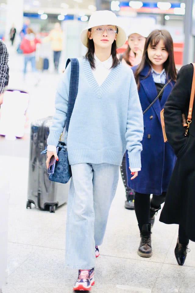 冬天穿出轻盈少女气质：这颜色的毛衣，吴谨言、吴昕、IU都在穿