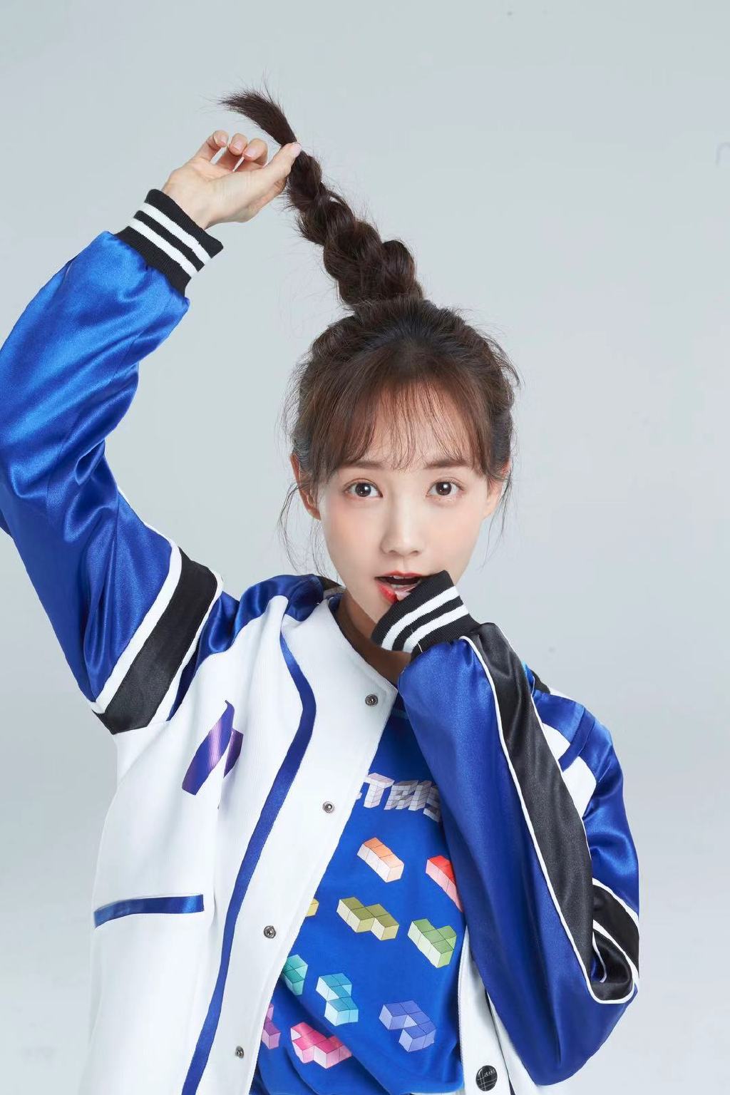 灵动美女李一桐灵动俏皮马尾写真图片