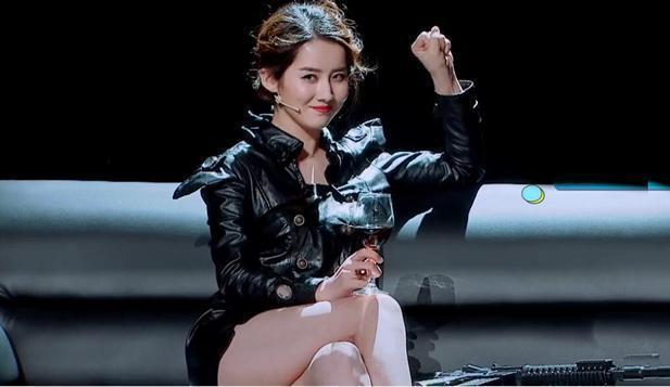 周星驰一眼相中的女人，就凭她这双“包浆腿”，在娱乐圈混口饭！