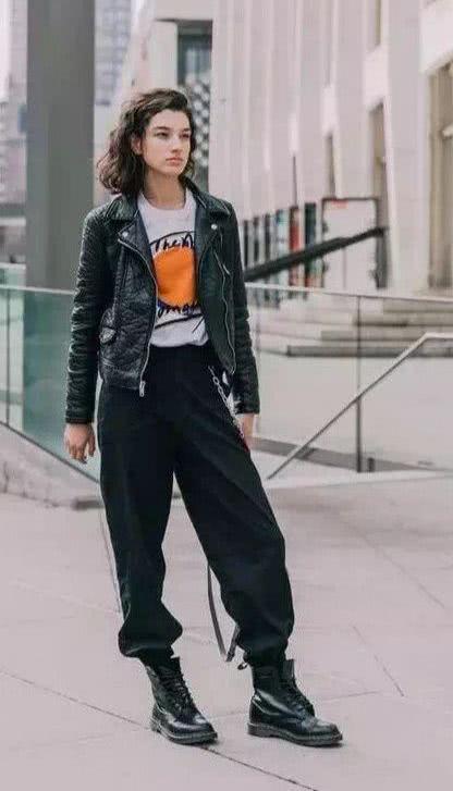 想显高显瘦试试这种搭配:小黑裤+小黑鞋