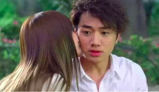 当年的王祖蓝也太帅了吧,五官清秀颜值抗打,嘴唇还没这么厚