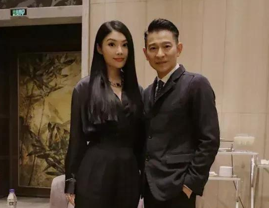 两位影帝都带不火她,王晶捧她3年都未红,搭档沈腾却赚了25亿