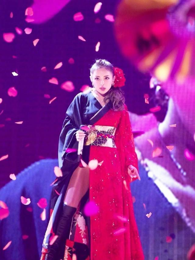 左耳失聪,绯闻与争议缠身,被万千少女迷恋的滨崎步