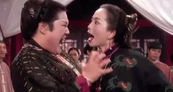 因台词太多,周星驰允许她不背台词后期配音,她不肯如今成就经典