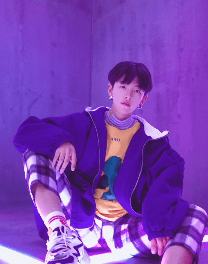 她是杨幂旗下新签的艺人，坐拥近500万粉丝，被称“女版李钟硕”