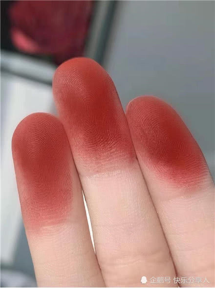 让人美到昏厥的复古口红砖红色,百搭显色不挑皮,朋友看了都心动