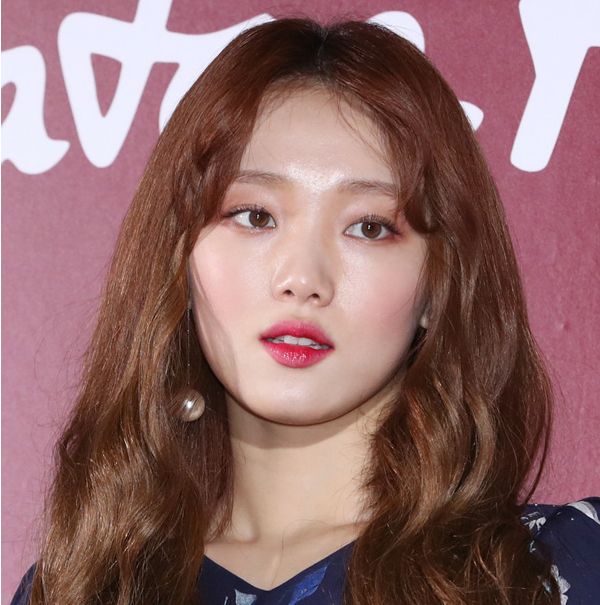 发际线愁人的妹子看过来!这样弄真的美炸天!