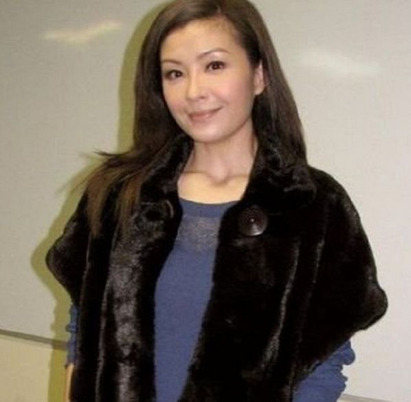 21岁嫁给大三十岁富豪,婚后13天继承上亿遗产,今再婚幸福