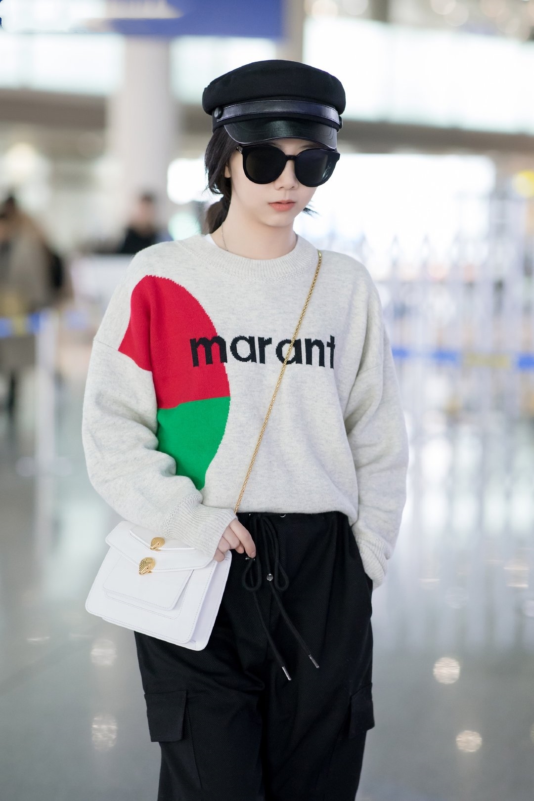 逆龄女神谭松韵白到发光,长裤配针织衫,这样的美女明星太爱了