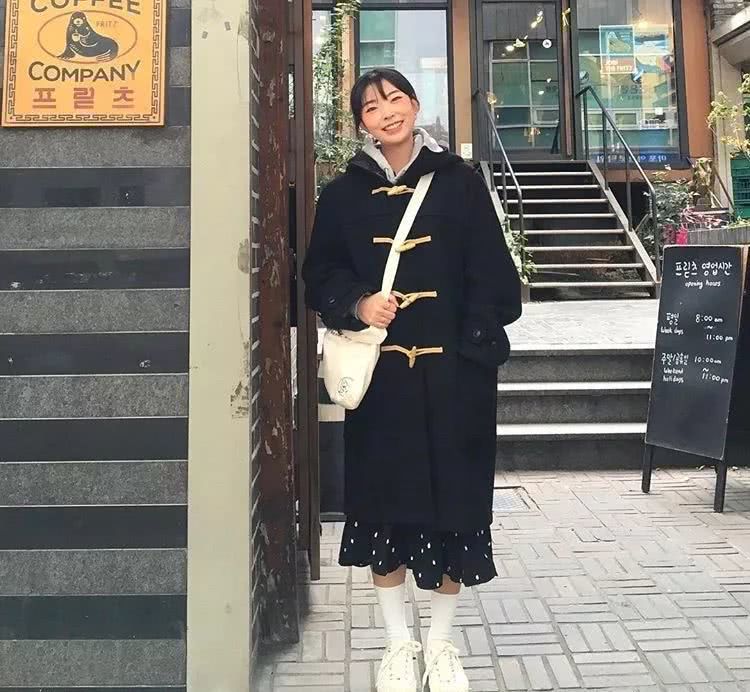 大衣搭配裙子,秋冬时髦精都这样穿!