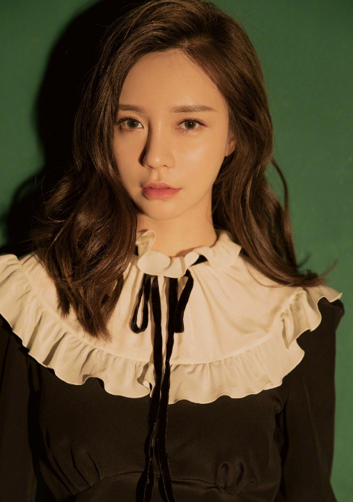 美女沈梦辰掀刘海，女神形象如港风美人，堪比整容