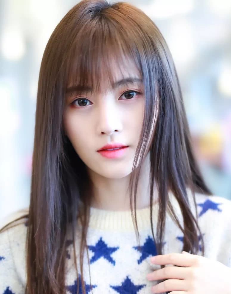 泫雅回归又美了,外行看“落泪妆”,内行看眼影!