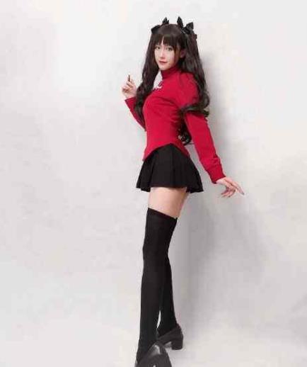 LPL解说腐团儿罕见美照，声称自己是街道上最亮的信号灯