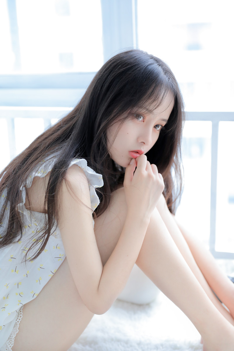 白嫩可爱美女模特丰满性感美女写真图片