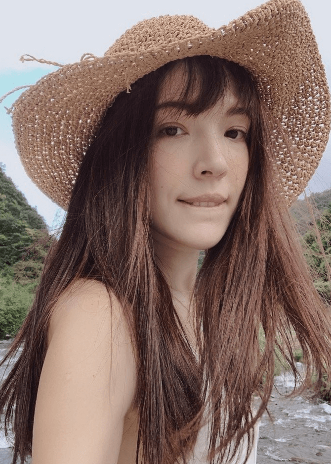 知性美女许玮宁穿6分裤秀出辣椒腿!逆生长太有女人味