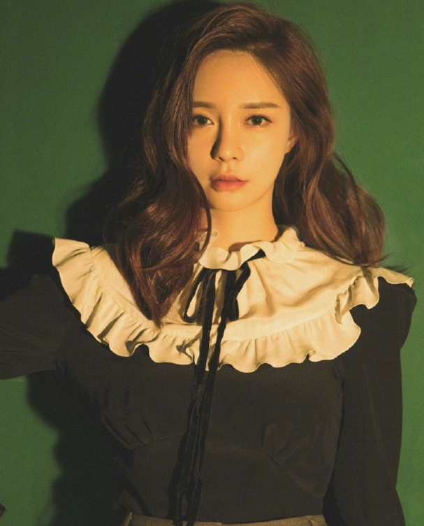 美女沈梦辰掀刘海，女神形象如港风美人，堪比整容