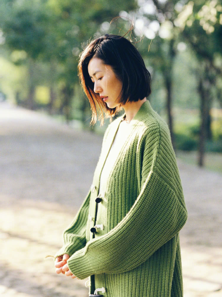 秋冬内搭怎么选？和刘雯一起内搭的高段位穿搭，温暖又青春