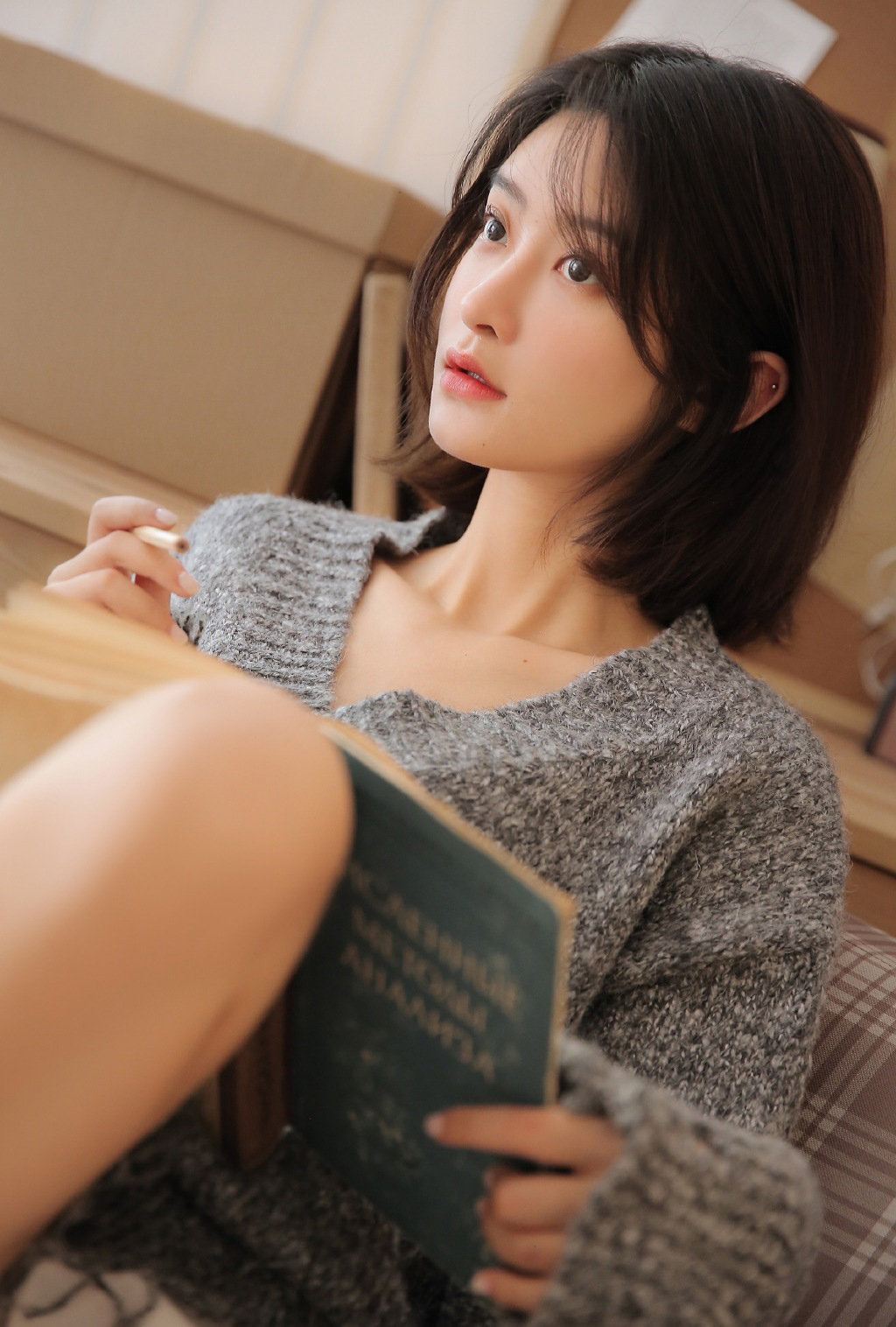 高颜值美女床上慵懒诱人写真图片