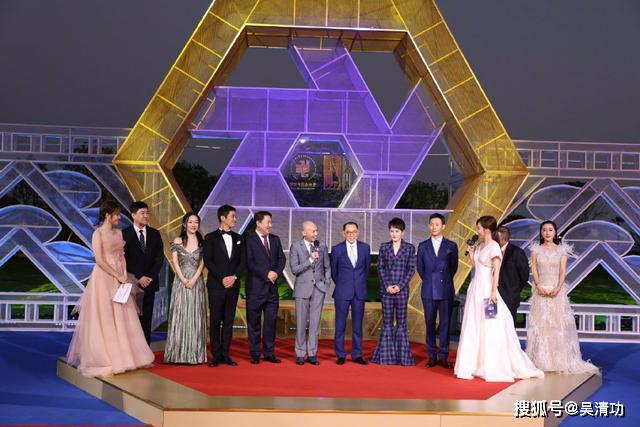 金鸡奖红毯：邓超和孙俪合体，杜江和霍思燕亮相，容嬷嬷一路小跑