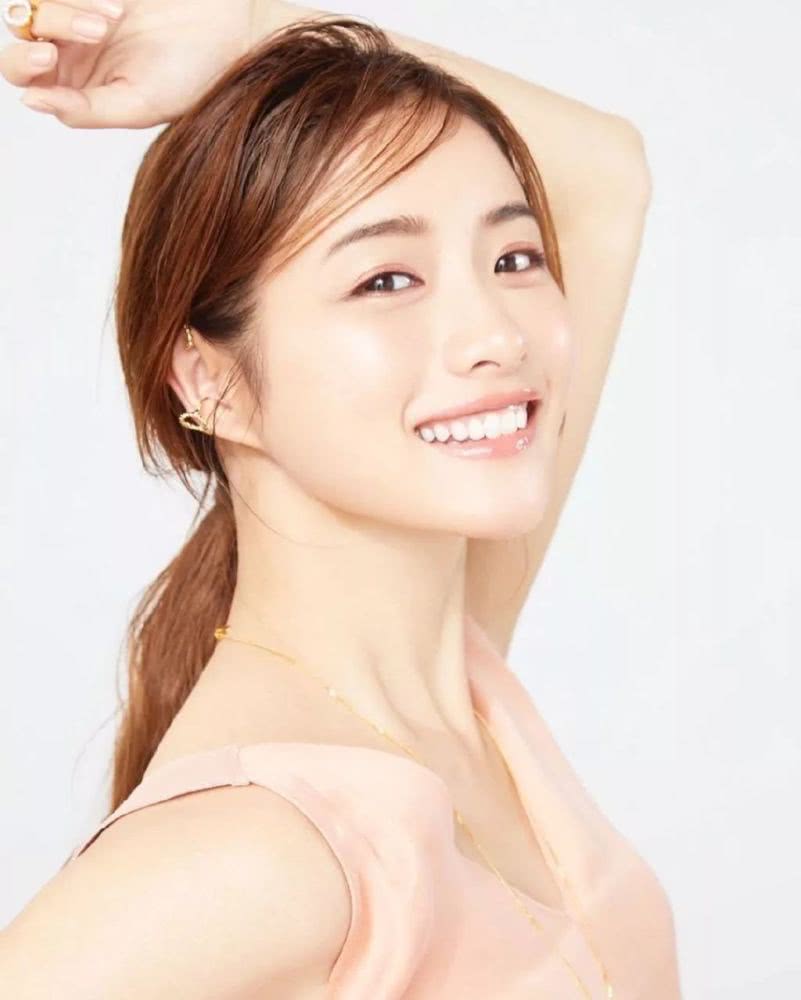 看多了流水线上的整容脸 是时候让她们来洗洗眼了