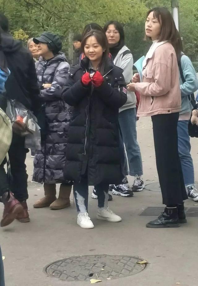 林妙可被偷走的人生：拍新戏被吐槽颜值不及素人，发福遭群嘲