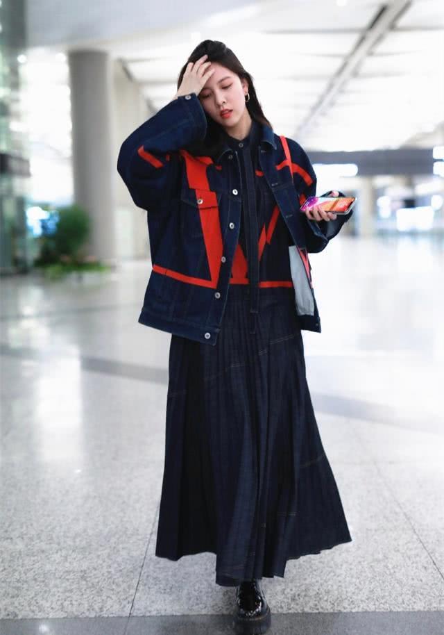 宋妍霏换季穿搭气场十足,大码西装配衬衫随性迷人,御姐范满分