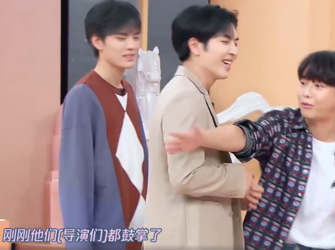 彭昱畅想亲Mike解决难题!何炅吐槽他太横,沈梦辰却直言被撩到了