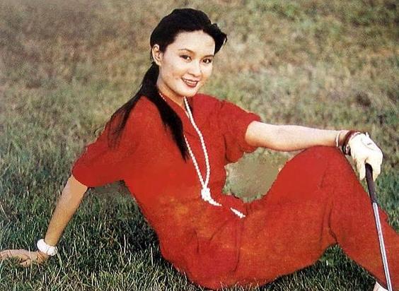 她曾是百花影后,比刘晓庆还火,抛夫弃女嫁小10岁男星却被抛弃