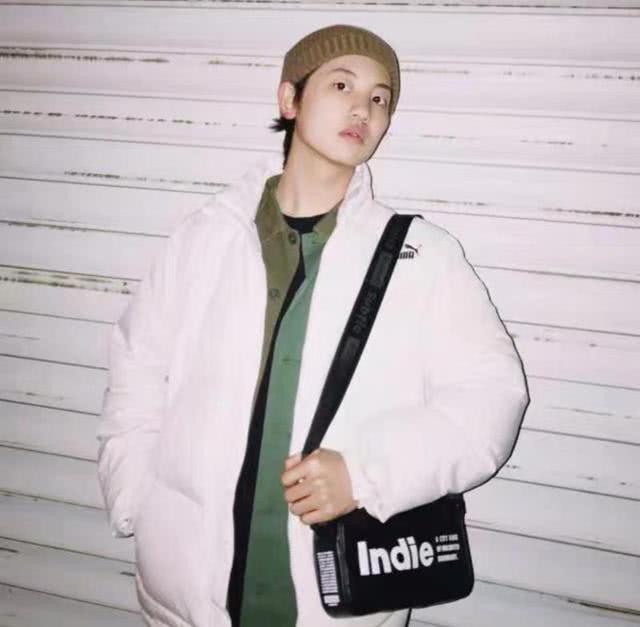 男女都百搭“斜挎包”,喜欢穿城市户外风的你,背上包包更加帅气