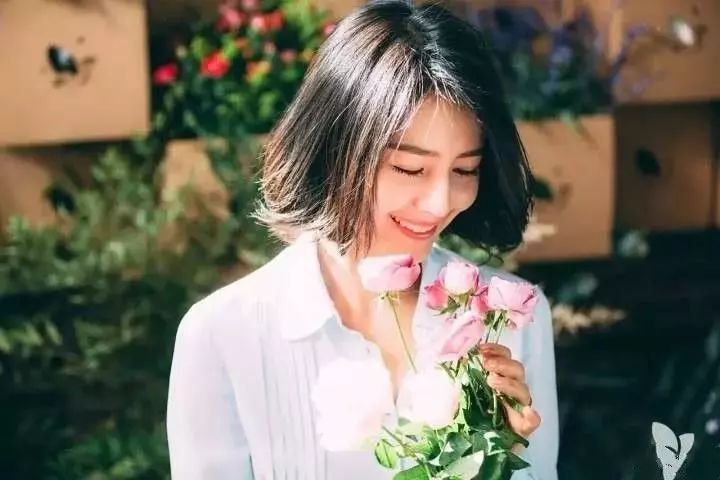 简直就是本行走的教科书!高圆圆这拍照也太好看了吧!