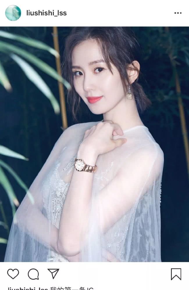 气质美女刘诗诗合影杀手又开始了，最新造型白色鱼尾裙明艳动人