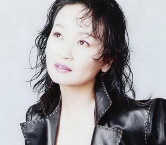 因长相意外进入娱乐圈,当红时为爱退圈7年,离婚后复出风韵犹存