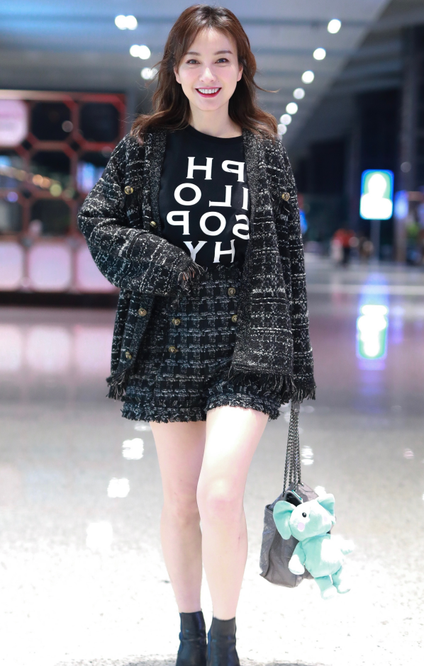 当看到美女吴昕生图下的腿：这才是男生们喜欢的样子