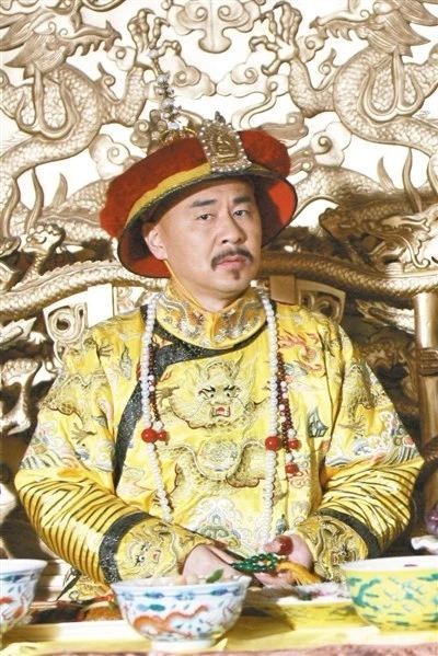 陈建斌被彪形大汉指脸“训话”表情淡定,曾被曝是戏霸爱耍大牌