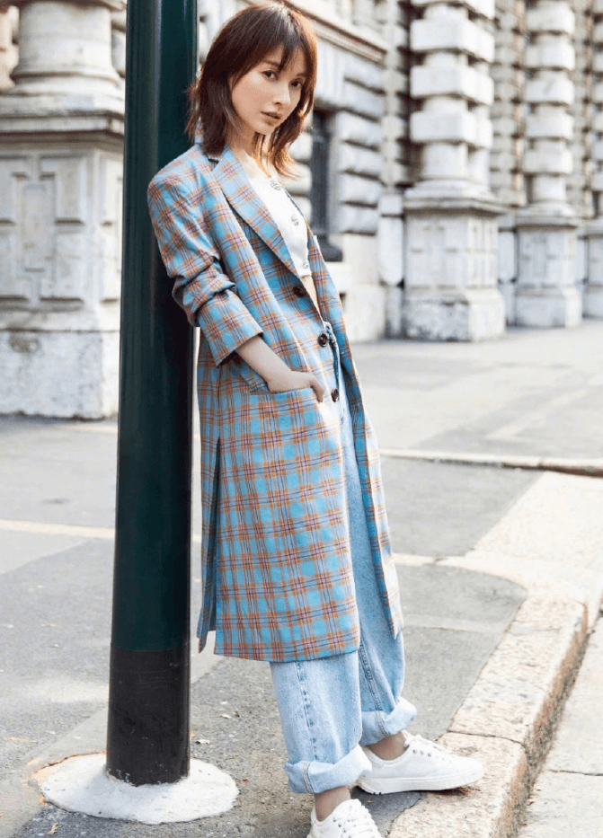 当看到美女吴昕生图下的腿：这才是男生们喜欢的样子