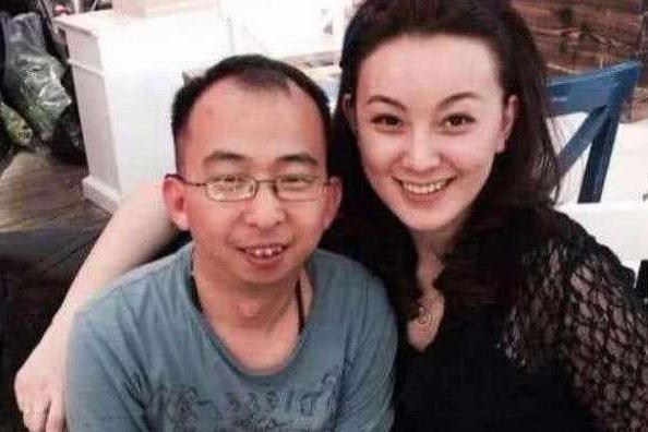 他比黄渤还丑,因长相被人笑称“老鼠”,如今身价过亿惹人羡慕