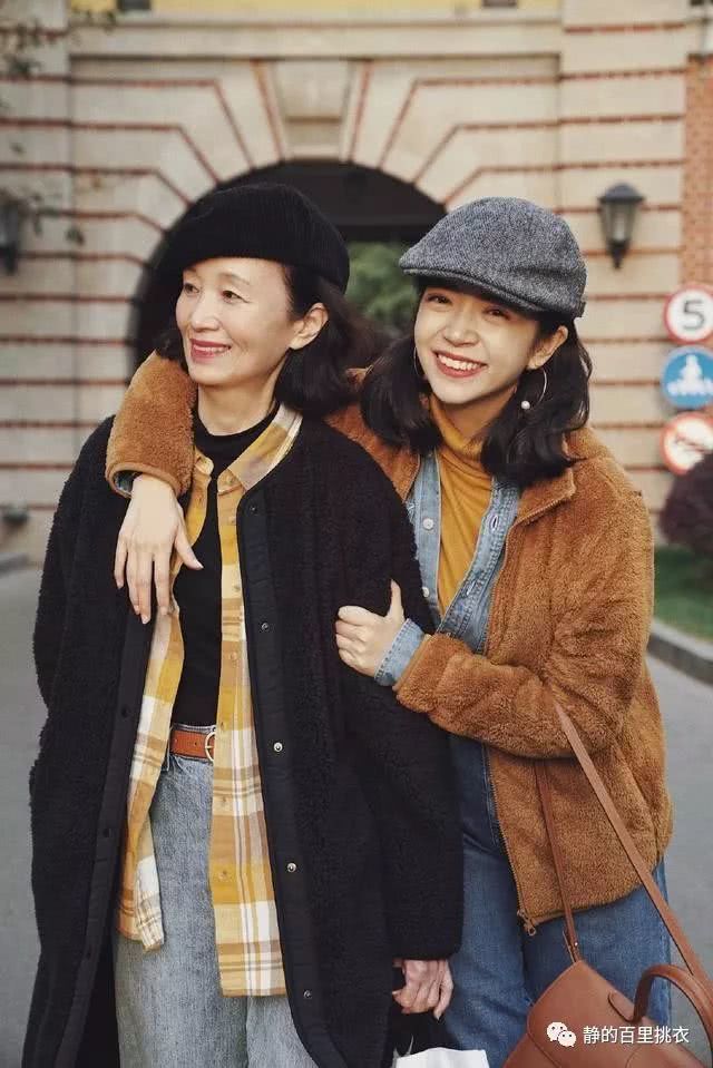 “打底衫+衬衫+外套”,玩转衣服叠穿,单品配色是关键