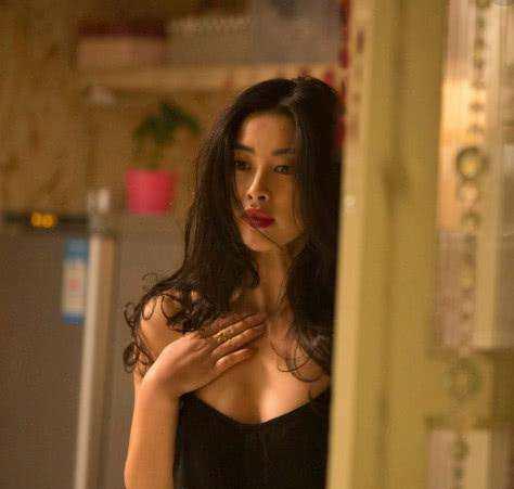 她是公认的东方第一美人,曾连续7年登全球百美榜,如今35岁过成了这样