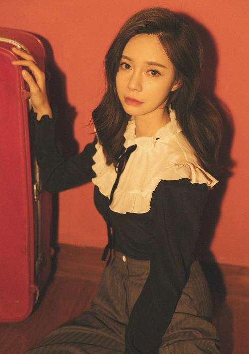 美女沈梦辰掀刘海，女神形象如港风美人，堪比整容