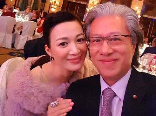 TVB金牌配角,婚姻失败靠救济金生活,如今再嫁大19岁富商